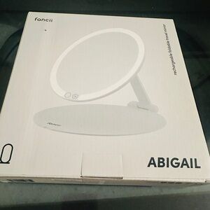 Fancii White Rechargeable Mirror